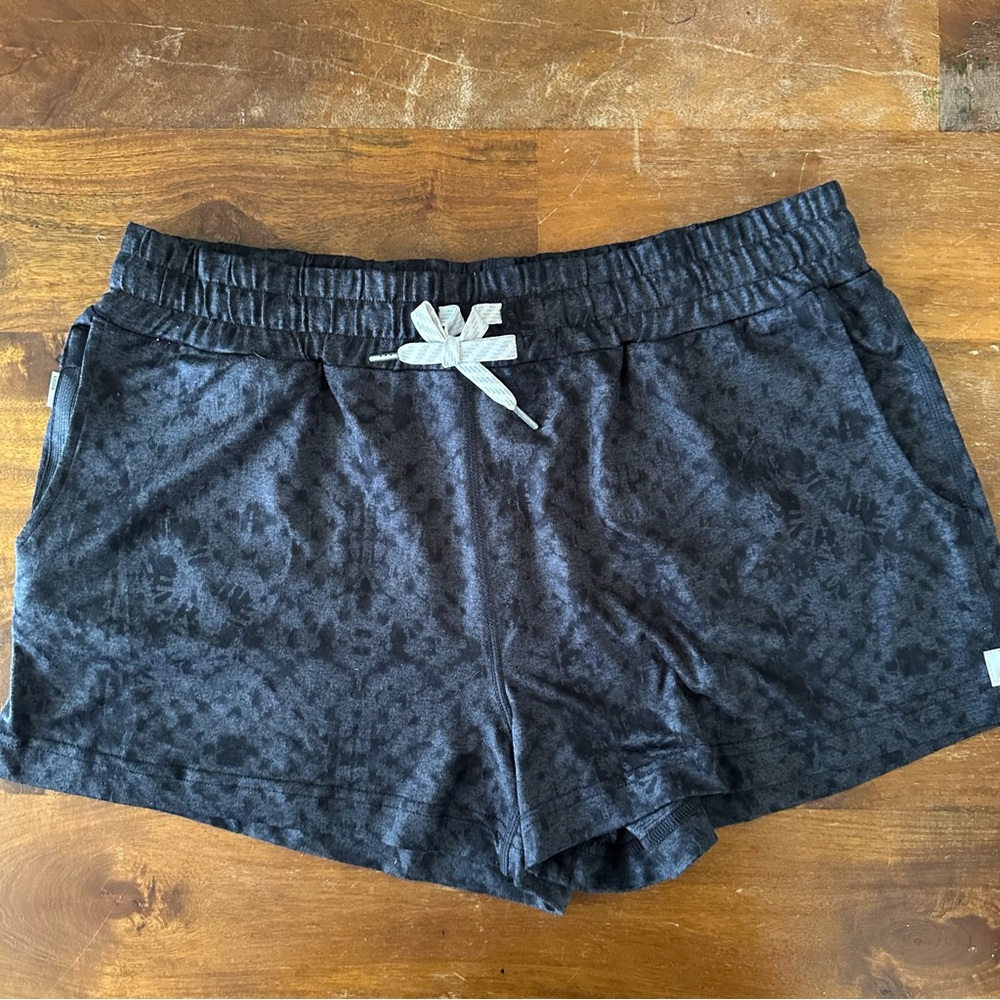 Vuori Black Pattern‎ Athletic Shorts with Elastic Waistband Ladies M